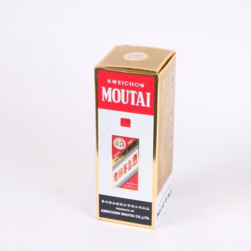 (1) 2010 Kweichow Moutai Baijiu 500ml, China (2 glass pack)