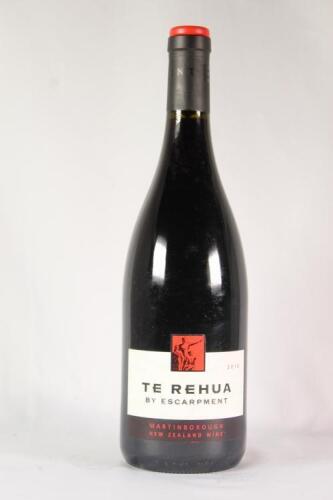 (1) 2010 Escarpment Te Rehua Pinot Noir, Martinborough
