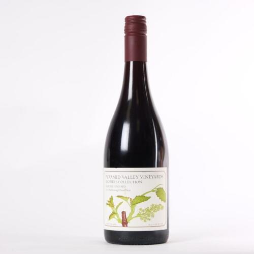 (1) 2015 Pyramid Valley Calrossie Vineyard Pinot Noir, Marlborough