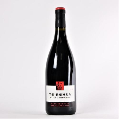 (1) 2010 Escarpment Te Rehua Pinot Noir, Martinborough