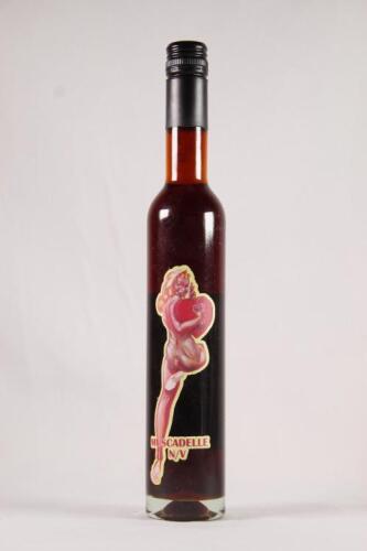 (1) NV Inner City Winemakers Muscadelle 375ml, Australia&nbsp;