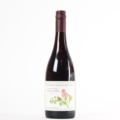 (1) 2015 Pyramid Valley Vineyards Earth Smoke Pinot Noir, Waikari
