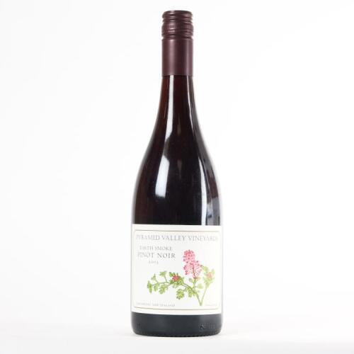 (1) 2013 Pyramid Valley Vineyards Earth Smoke Pinot Noir, Waikari