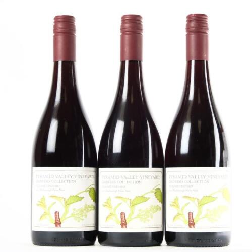 (3) 2015 Pyramid Valley Vineyards Calrossie Vineyard Pinot Noir, Marlborough