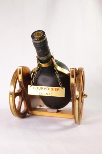 (1) Courvoisier VSOP Canon Cradle, Cognac (GB)
