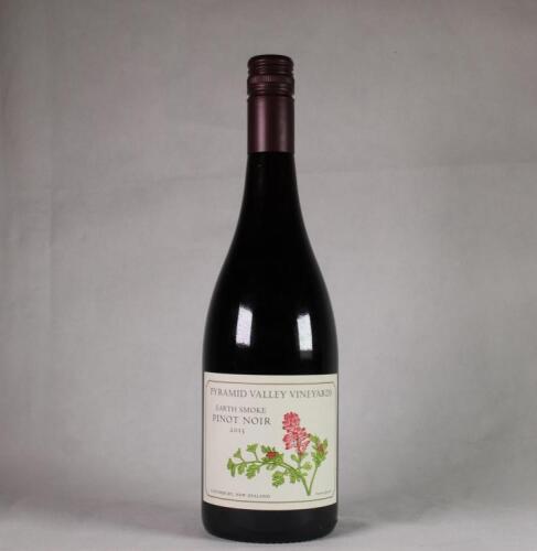 (1) 2013 Pyramid Valley Earth Smoke Pinot Noir, Waipara