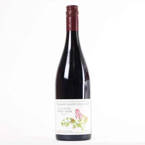 (1) 2007 Pyramid Valley Vineyards Earth Smoke Pinot Noir, Waikari
