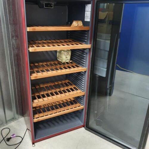 (1) Carrier CAV 500G&nbsp; &nbsp;230 - 250 Bottle Wine Cabinet&nbsp;