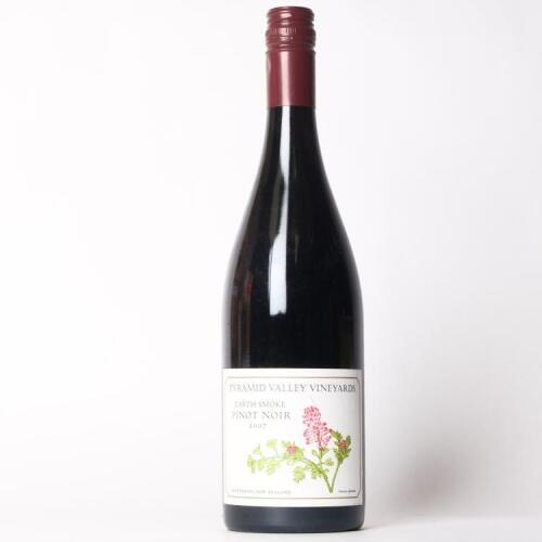 (1) 2007 Pyramid Valley Vineyards Earth Smoke Pinot Noir, Waikari