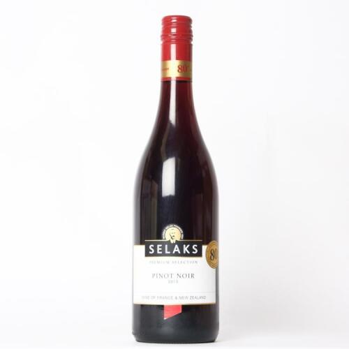 (1) 2013 Selaks Pinot Noir, Marlborough