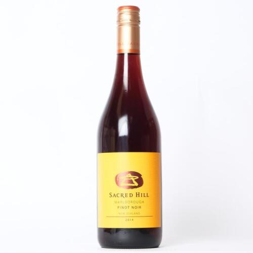 (1) 2014 Sacred Hill Pinot Noir, Marlborough