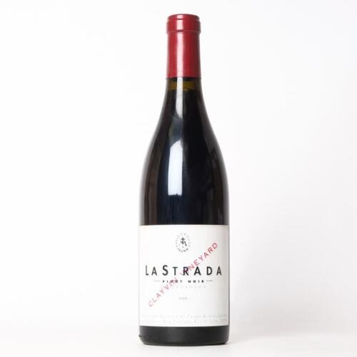 (1) 2001 Fromm La Strada Clayvin Vineyard Pinot Noir, Marlborough