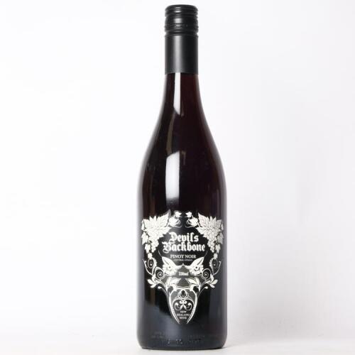 (1) 2023 Devils Backbone Pinot Noir, Central Otago