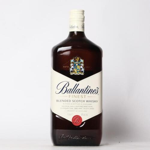 (1) Ballantines Finest Blended Scotch Whisky 1000ml 40% abv, Dumbarton Scotland