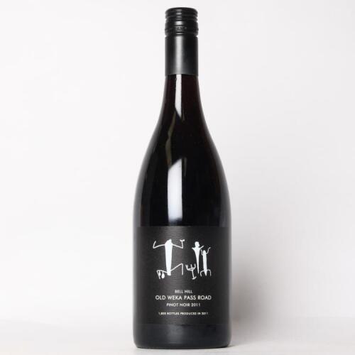 (1) 2011 Bell Hill Old Weka Pass Pinot Noir, Waikari