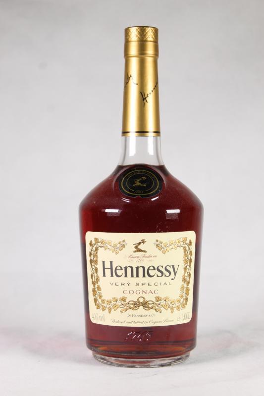 1) Hennessy VS Cognac 1000ml 40% abv - Price Estimate: $50 - $60