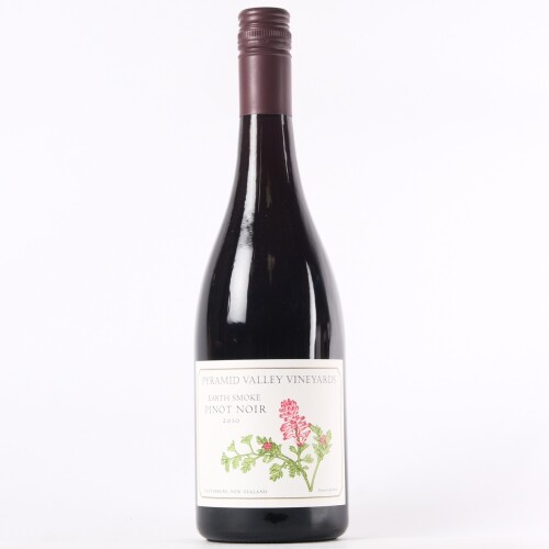 (1) 2010 Pyramid Valley Vineyards Earth Smoke Pinot Noir, Waikari
