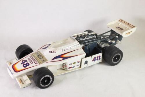 (1) Jim Beam Ceramic Decanter Indy Car Kentucky Straight Bourbon Whiskey 100 months old, 4/5th Quart, 80 proof