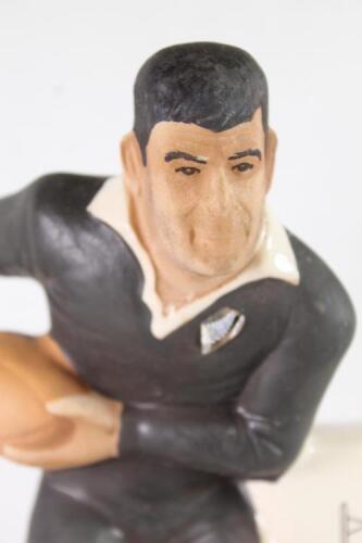 (1) Jim Beam Ceramic Decanter Sir Colin Meads Kentucky Straight Bourbon Whiskey 100 months old,750ml, 80 proof