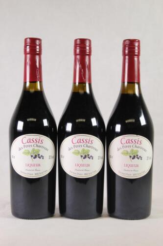 (3) des Peres Chartreux Cassis 500ml 20% abv