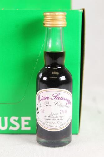 Twenty-four bottles of des Peres Chartreux Mure 30ml 21% abv in one lot