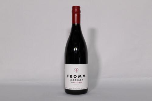 (1) 2014 Fromm La Strada Pinot Pinot Noir, Marlborough