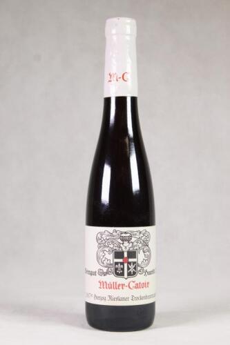 (1) 2007 Muller-Catoir Herzog Rieslaner Trockenbeerenauslese 375ml, Pfalz