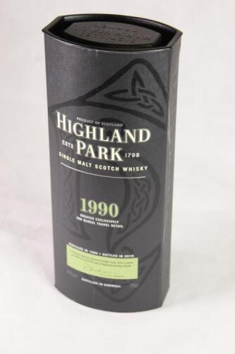 (1) 1990 Highland Park Single Malt Scotch Whisky 700ml 40% abv, Orkney