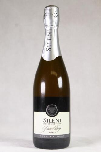 (1) NV Sileni Cellar Selection Sparkling Brut, Hawkes Bay