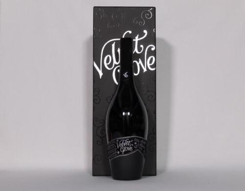 (1) 2011 Molly Dooker The Velvet Glove Shiraz, McLaren Vale SA