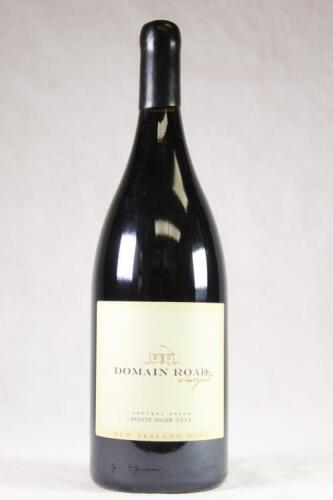 (1) 2013 Domain Road Pinot Noir 1500ml, Central Otago