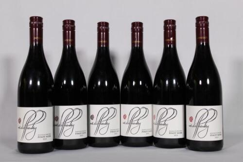(6) 2013 Mt Difficulty Pinot Noir, Bannockburn