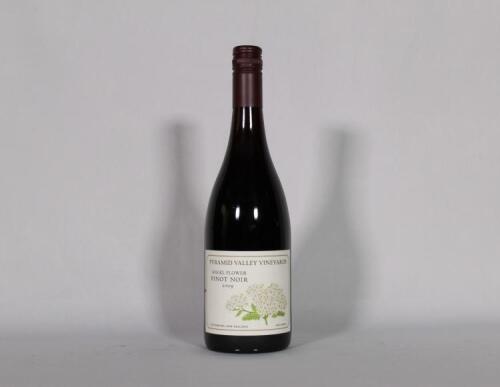 (1) 2009 Pyramid Valley Angel Flower Pinot Noir, Canterbury