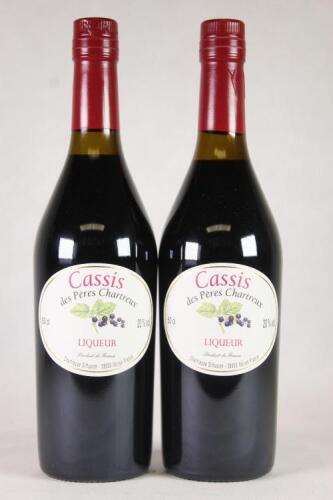 (2) des Peres Chartreux Cassis 500ml 20% abv