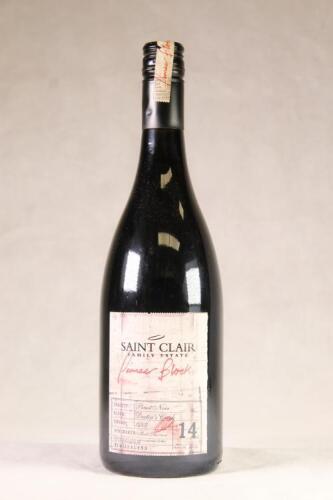 (1) 2007 Saint Clair Pioneer Block 14 Doctor's Creek Pinot Noir, Marlborough