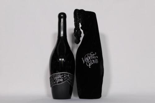 (2) 2007 Molly Dooker The Velvet Glove Shiraz, McLaren Vale SA