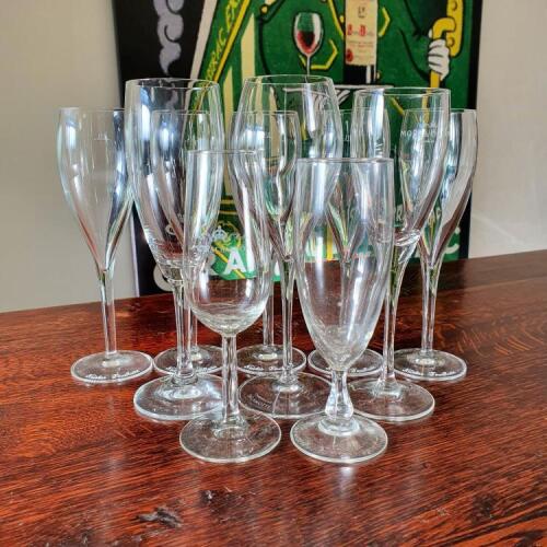 Ten Champagne flutes in one lot