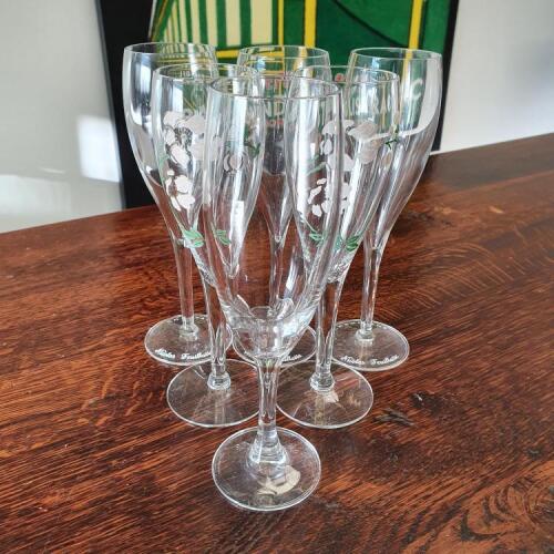 Six flutes in one lot