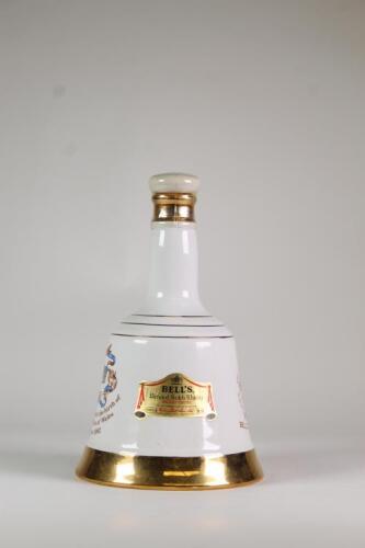 (1) Bells Prince William of Wales Blended Whisky bell 500ml