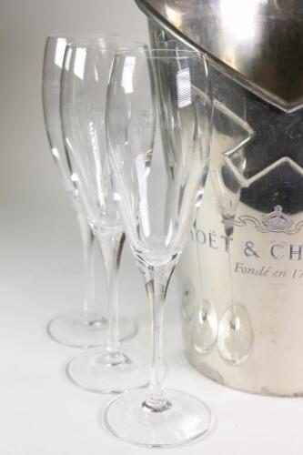 (1) Moet & Chandon ice bucket & flutes