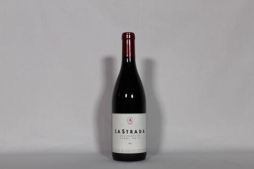 (1) 2000 La Strada Pinot Noir, Marlborough