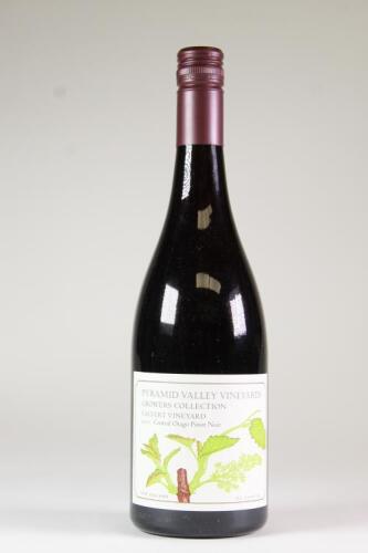 (1) 2011 Calvert Vineyard Pinot Noir, Bannockburn