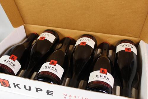 (6) 2010 Escarpment Kupe Pinot Noir, Martinborough