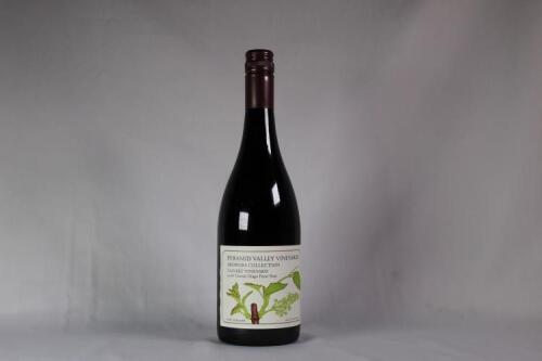 (1) 2008 Pyramid Valley Calvert Pinot Noir, Central Otago