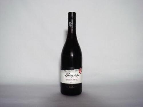 (1) 2015 Roaring Meg Pinot Noir, Bannockburn Central Otago