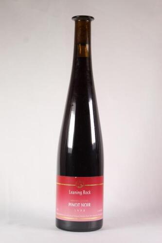 (1) 1998 Leaning Rock Pinot Noir, Central Otago