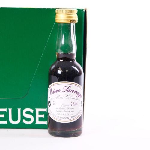 Twenty-four bottles of des Peres Chartreux Mure 30ml 21% abv in one lot