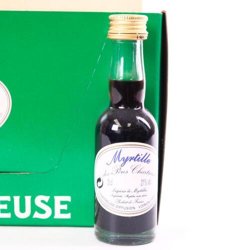 Twenty-four bottles of des Peres Chartreux Myrtille 30ml 21% abv in one lot