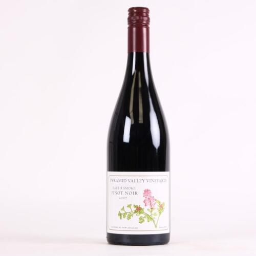 (1) 2007 Pyramid Valley Vineyards Earth Smoke Pinot Noir, Waikari